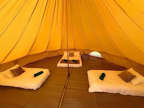1 bedroom, bed sheets