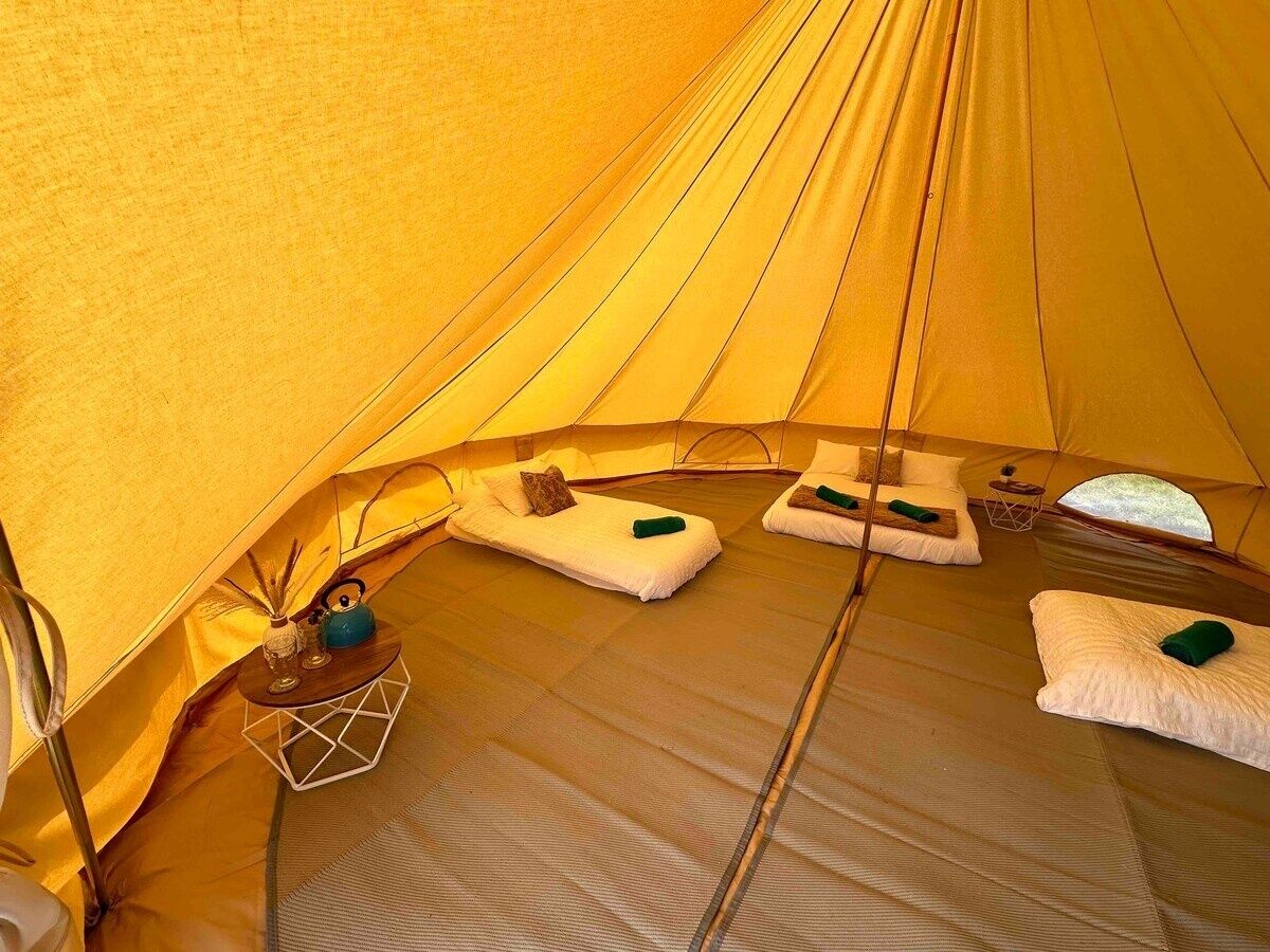 1 bedroom, bed sheets