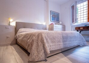 3 bedrooms, iron/ironing board, WiFi, bed sheets - Large apartment with garden near the center and the beach. Pet ok (Riccione)