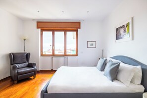 Apartment | 2 bedrooms, iron/ironing board, free WiFi - Colonna Classic Style Apartment  (Naples)