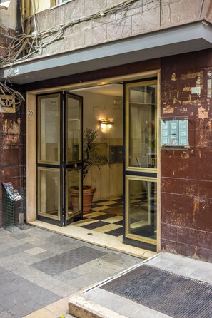 Exterior - Colonna Classic Style Apartment (Naples)