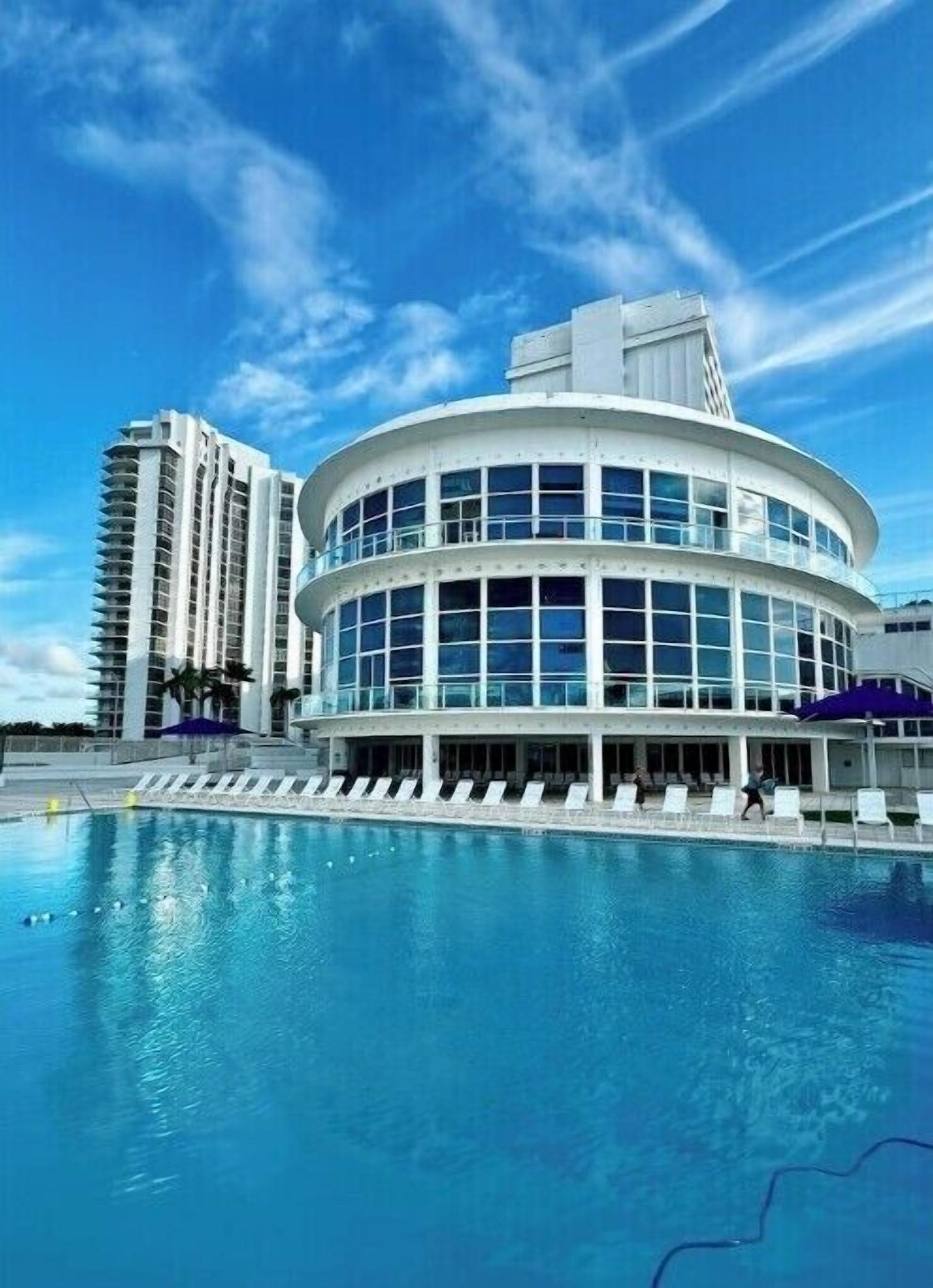 Beachfront Property Pool Gym Tennis Miami Beach!