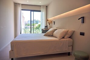 Phòng Tiêu chuẩn, ban công, quang cảnh một góc biển | Bộ đồ giường cao cấp, chăn bông, nệm cao su hoạt tính (memory foam) 