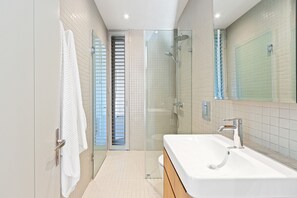 Douche, serviettes fournies