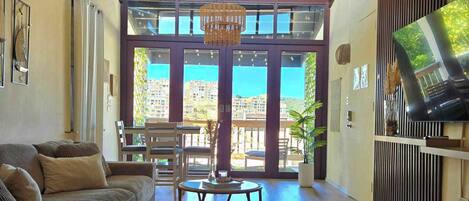 テレビ、書斎 / ワークスペース