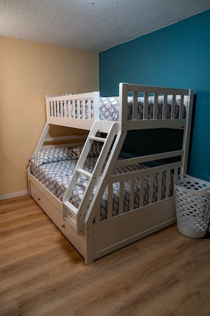 2 間睡房、書桌、熨斗/熨衫板、Wi-Fi