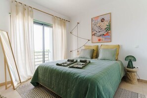 2 bedrooms, iron/ironing board, WiFi, bed sheets - Green Breeze Escape! (Rogil)