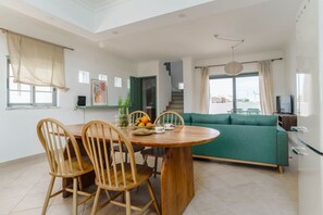 Dining - Green Breeze Escape! (Rogil)