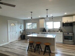 Mikrobølgeovn, ovn, kogeplade, opvaskemaskine