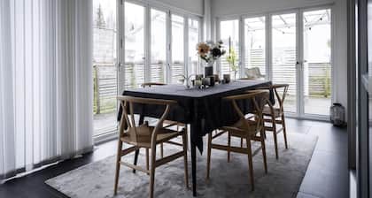 Private room nearby lake with view to the garden
