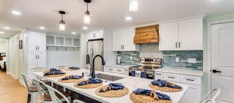 The Falling Pecan Lakehouse 