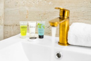 Hårføner og håndklær