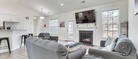 TV, fireplace
