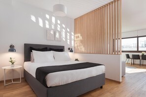 4 chambres, coffres-forts dans les chambres, fer et planche Ă repasser