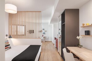 4 bedrooms, in-room safe, iron/ironing board, free WiFi