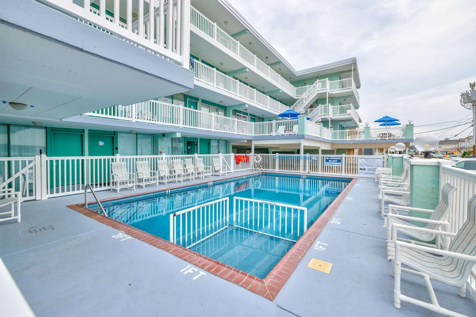 Beachblock 1 bedroom condo (sleeps 6)