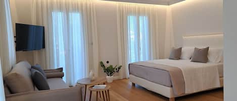 Deluxe suite (Ioanna) | Een kluis op de kamer, geluiddichte muren, een strijkplank/strijkijzer