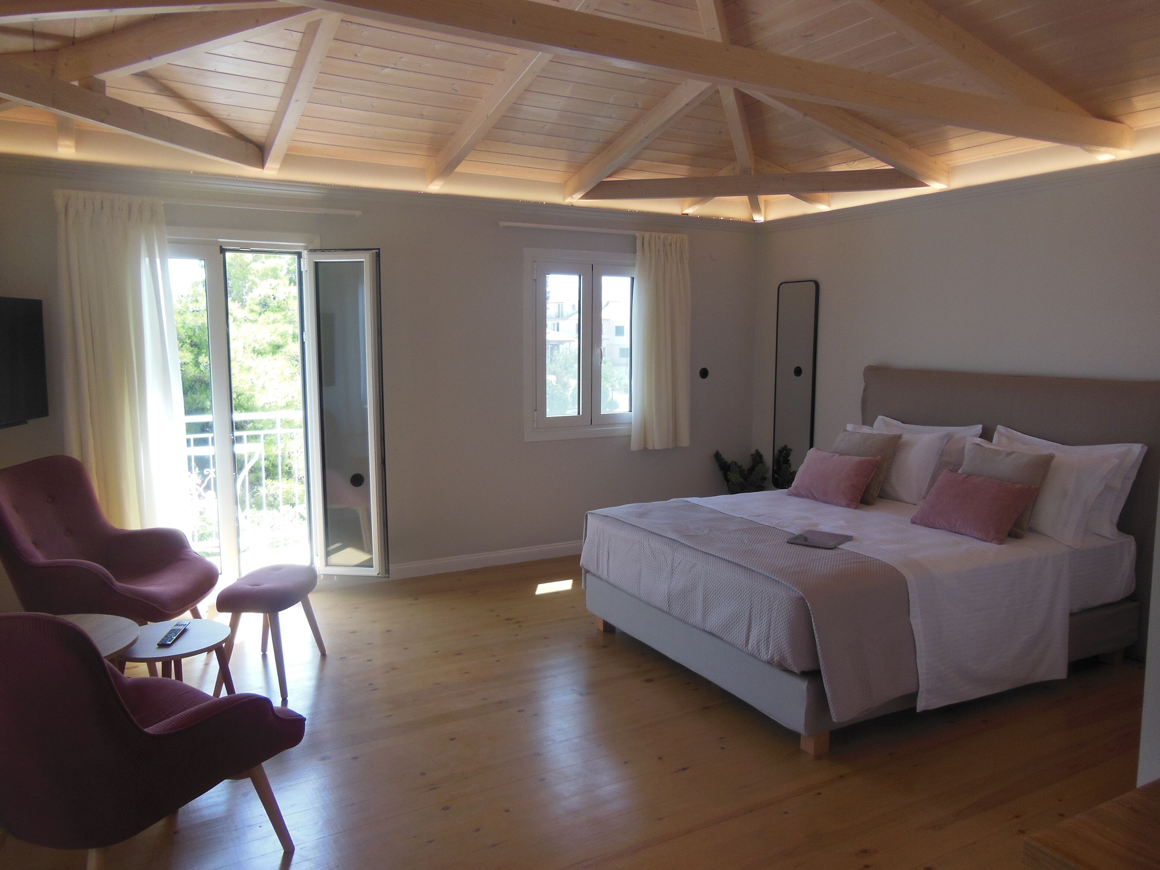 Phòng Suite Deluxe (Themis) | Két bảo mật tại phòng, phòng cách âm, bàn ủi/dụng cụ ủi quần áo 