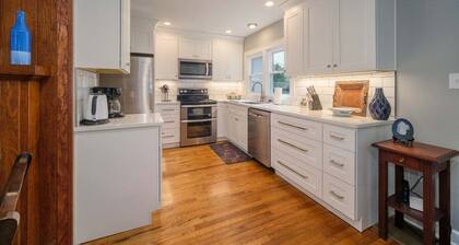 Johnson Street Cottage in Downtown Brevard