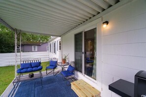 Terrace/patio - Johnson Street Cottage in Downtown Brevard (Brevard)