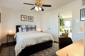 1 bedroom, desk, iron/ironing board, WiFi - Chic Stay 302, Toluca 98

 (Dallas)