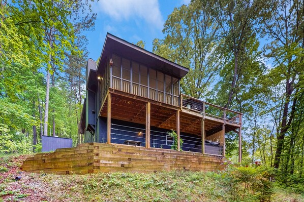 Exterior - Dog-friendly house with a brand-new hot tub & stunning mountain views (Helen)