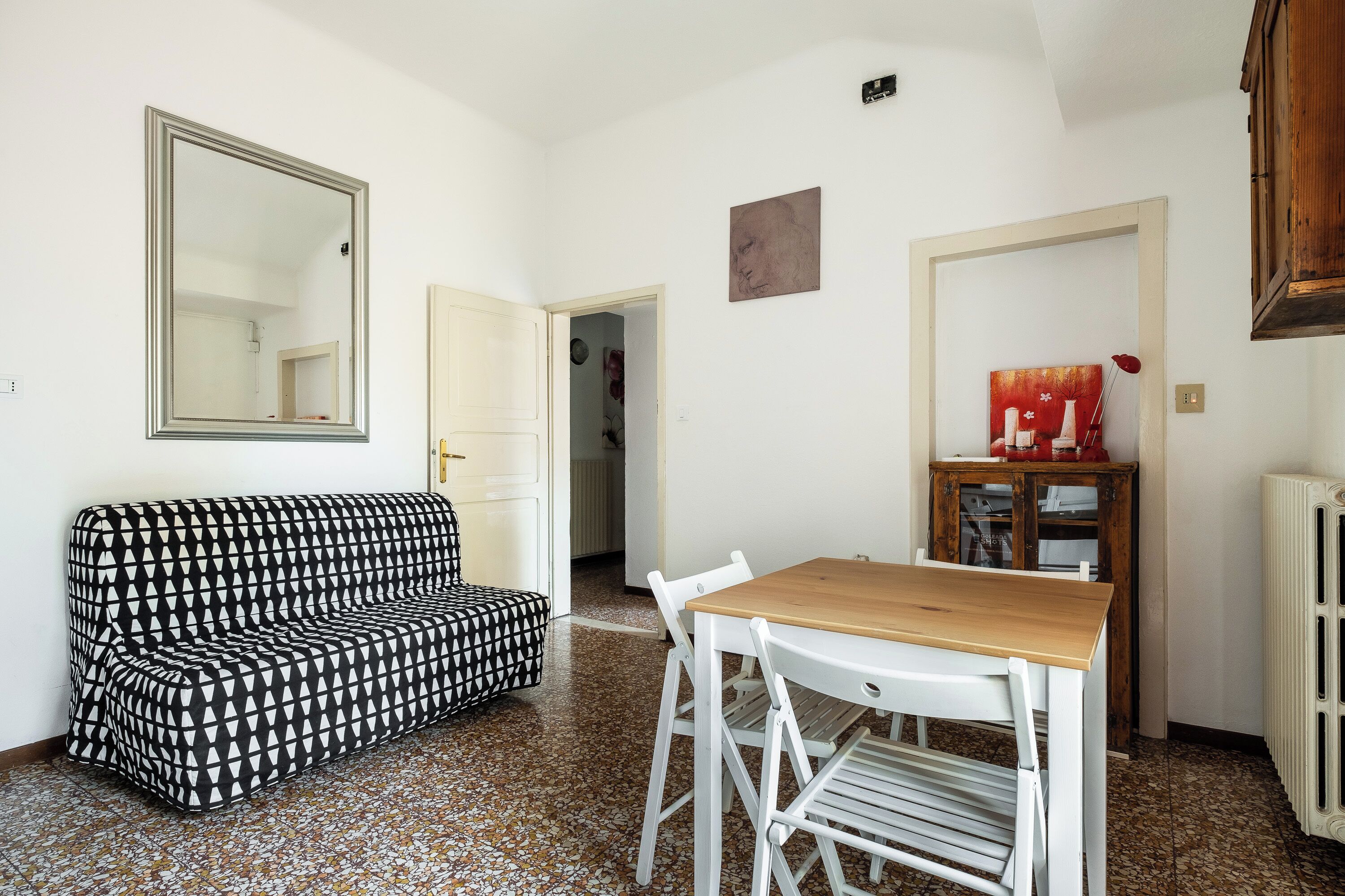 Apartment | Living area | 35-inch TV with digital channels