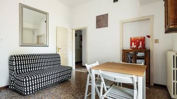 Apartment | Living area | 35-inch TV with digital channels