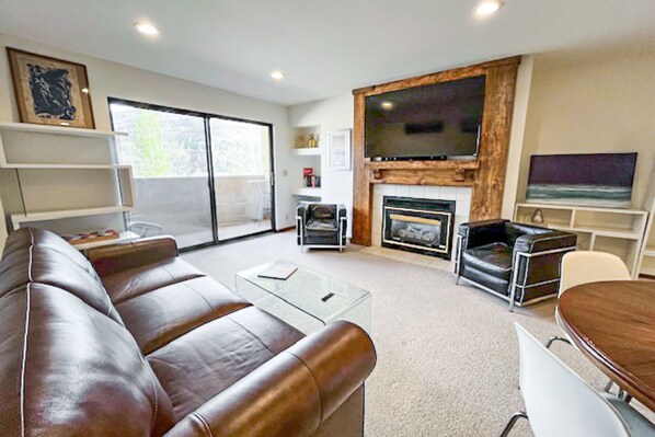 TV, fireplace