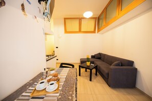 アパートメント | リビング エリア | 35 インチのテレビ (デジタル放送視聴可)