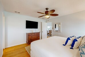 3 bedrooms, iron/ironing board, Internet, bed sheets