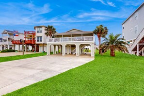 Exterior - Coastal dog friendly retreat with large deck & kitchen - short walk to beach (Galveston)