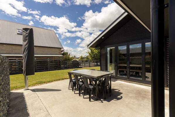 Outdoor dining - Irish Gem, FREE WIFI (Twizel)