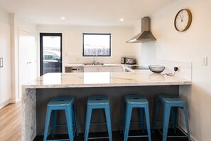 Coffee/tea maker, fridge, microwave, oven - Spacious Modern Family Home with Summer Sleepout (Twizel)