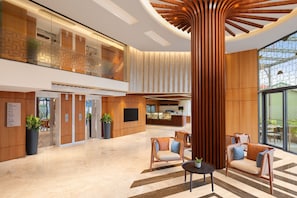 Lobby lounge - Courtyard By Marriott Goa Colva (Colva)