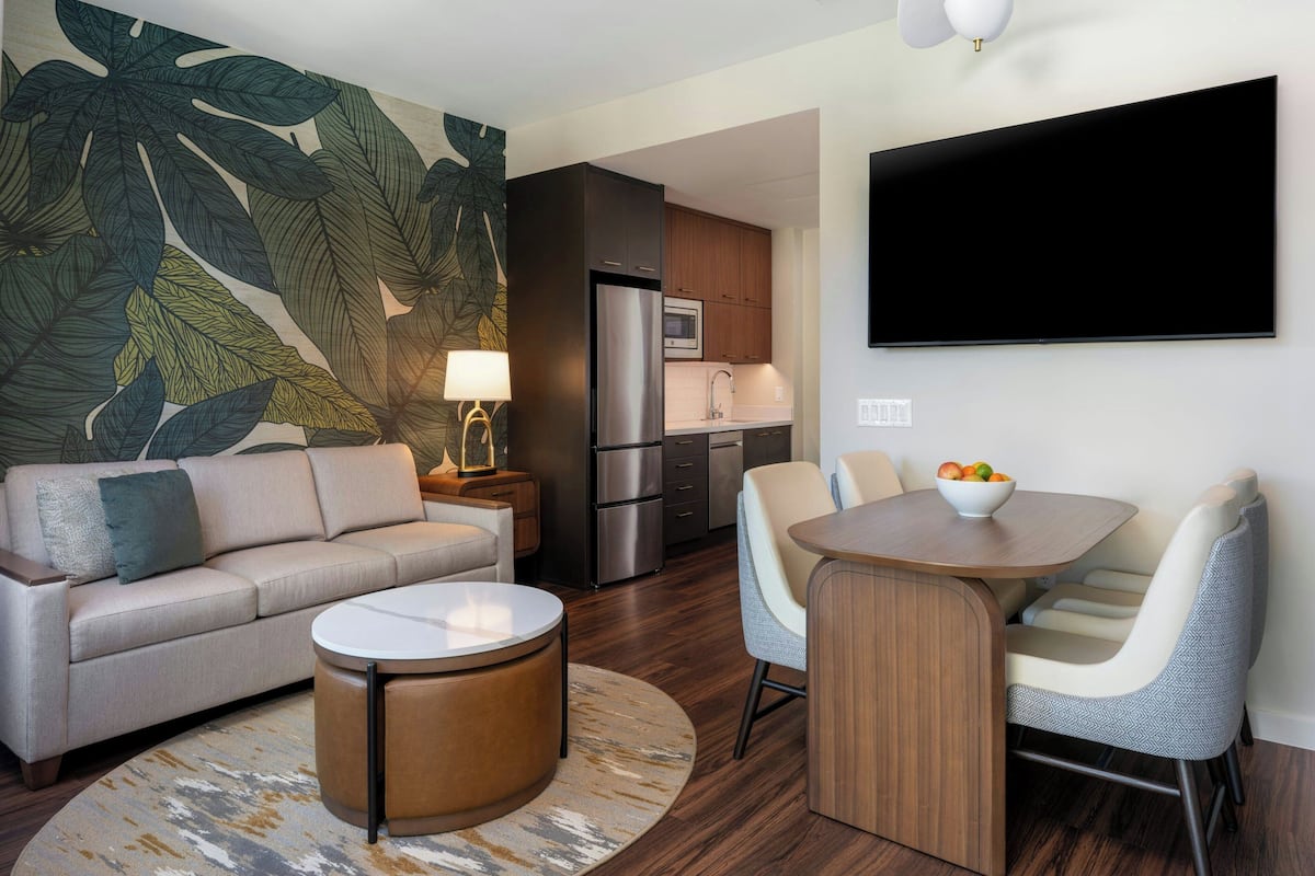 Studio, 1 King Bed with Sofa bed, Non Smoking | Living area | Flat-screen TV