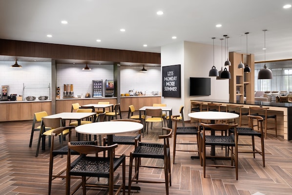 Desayuno continental gratuito y diario