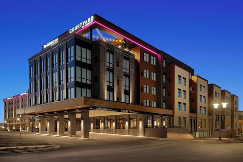 Courtyard by Marriott Milwaukee Brookfield at Poplar Creek