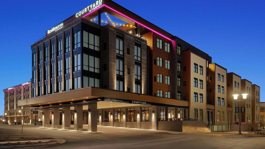 Courtyard by Marriott Milwaukee Brookfield at Poplar Creek