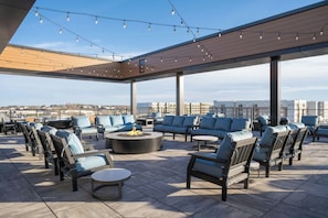 BBQ/picnic area - Courtyard by Marriott Milwaukee Brookfield at Poplar Creek (Brookfield)