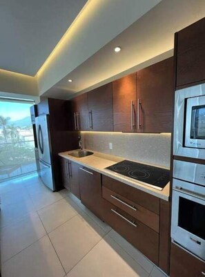 Fridge, microwave, oven, stovetop