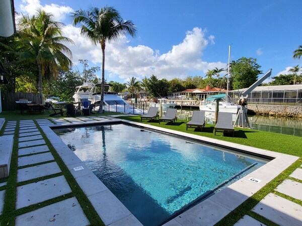Sucasa Bay - Miami, FL
