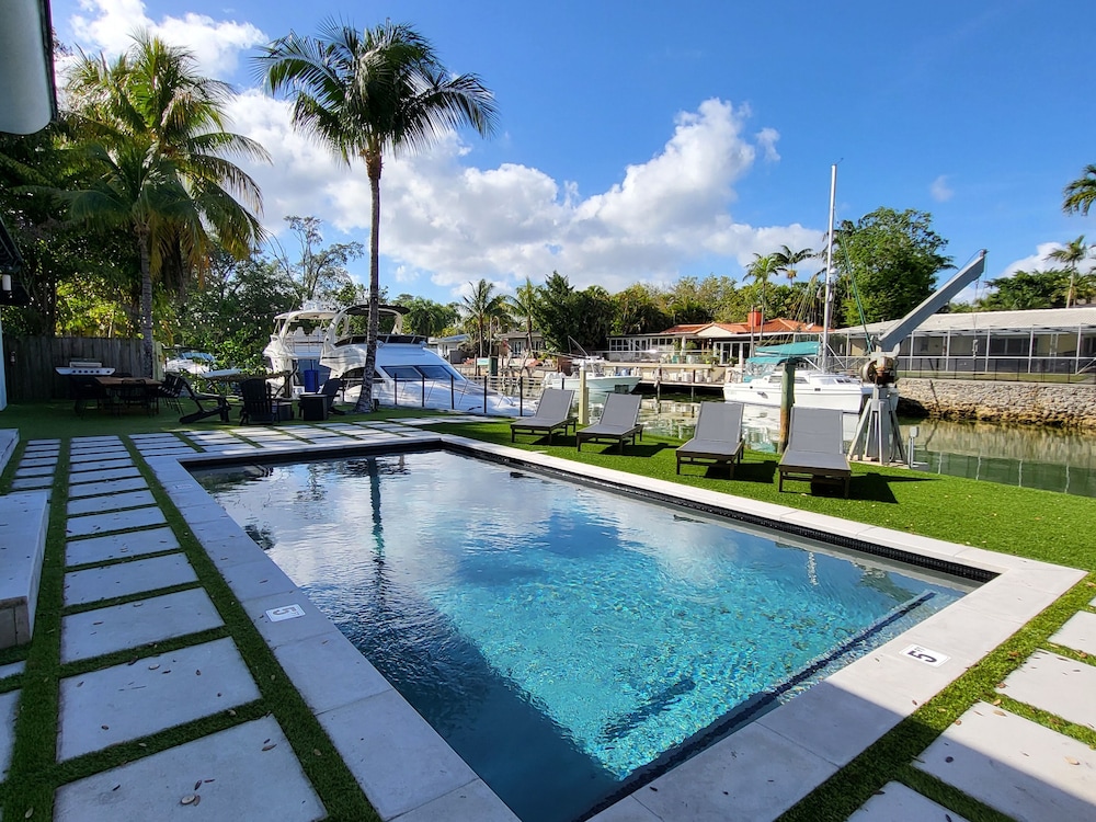 Sucasa Bay - Miami, FL