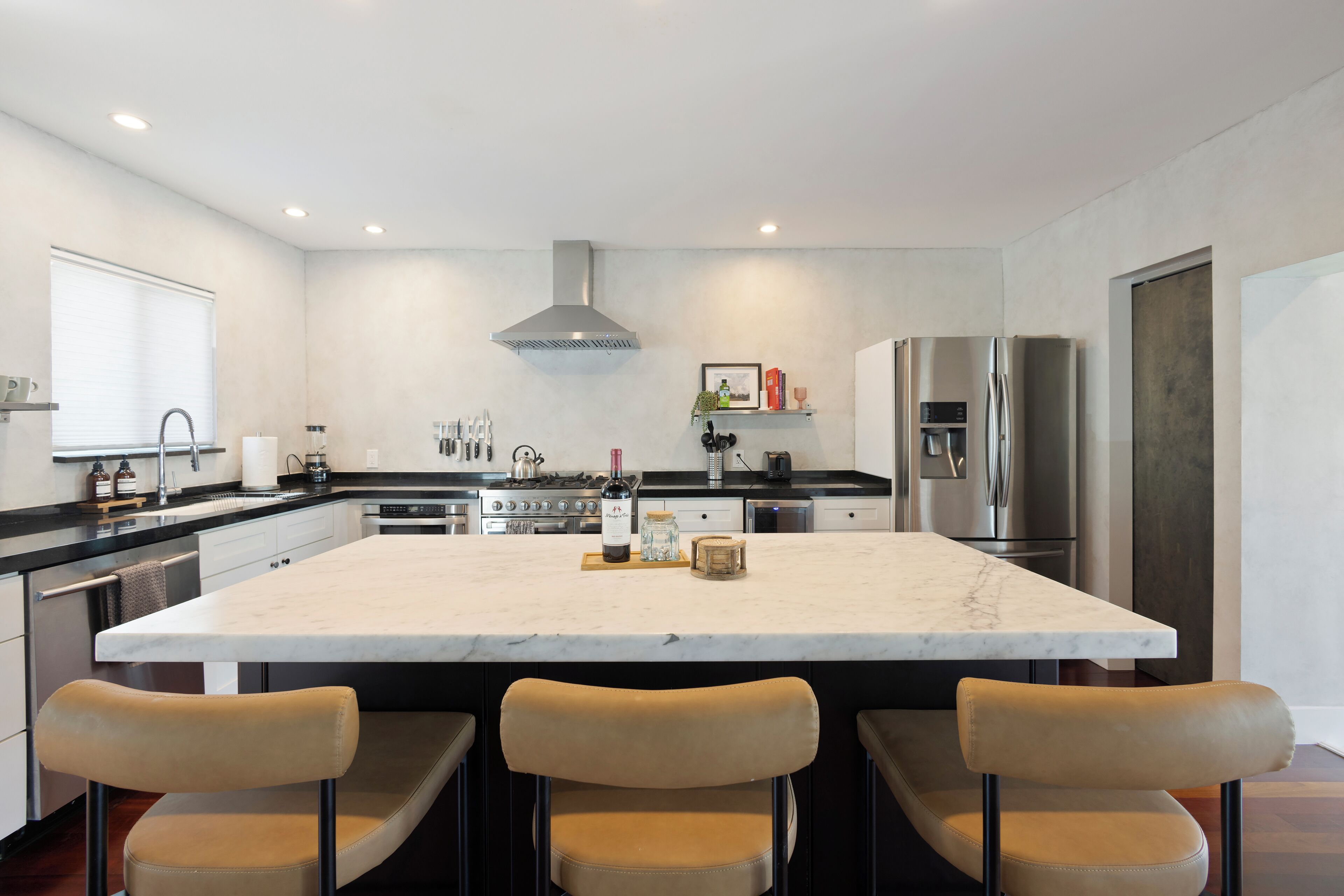 House, 4 Bedrooms, Private Pool, Bay View | Private kitchen | Full-size fridge, microwave, oven, stovetop