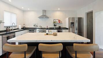 House, 4 Bedrooms, Private Pool, Bay View | Private kitchen | Full-size fridge, microwave, oven, stovetop