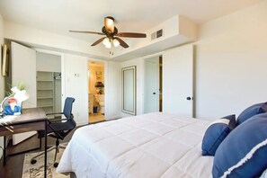 1 bedroom, desk, free WiFi, bed sheets - Contemporary Unit 303, Toluca 98

 (Dallas)