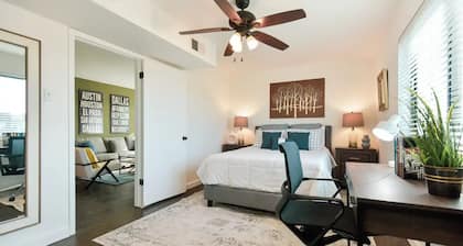 Contemporary Unit 303, Toluca 98