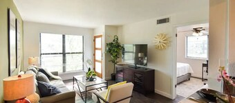 Contemporary Unit 303, Toluca 98

