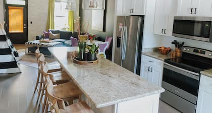 1.6 miles from Bryant -Denny. Perfect Game day home!