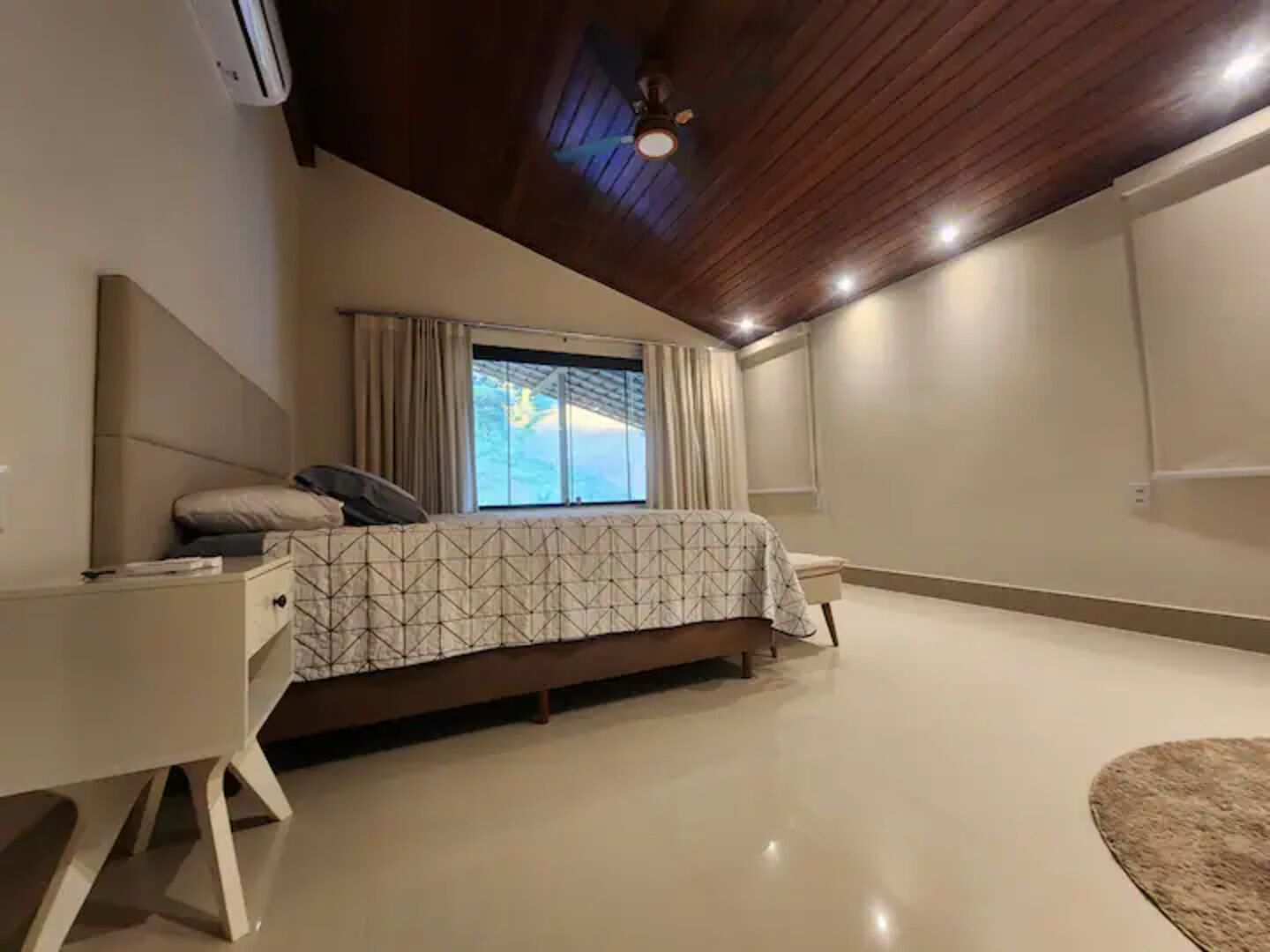 6 soverom, strykejern/-brett, wi-fi og sengetøy